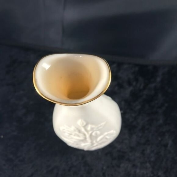 Vintage LENOX SHARON Embossed Porcelain Bud Vase 24K Gold Trim 7.25" - Picture 4 of 4